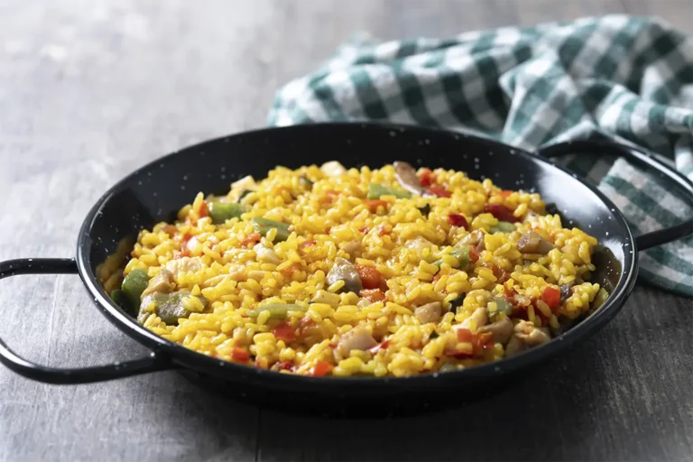 Arroz de Forno Cremoso: Sabor Caseiro e Praticidade em um Só Prato!