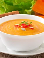 Aqueça seu corpo e alma com nossas receitas de sopas! Sabores reconfortantes para todos os gostos, desde clássicas até inovadoras.