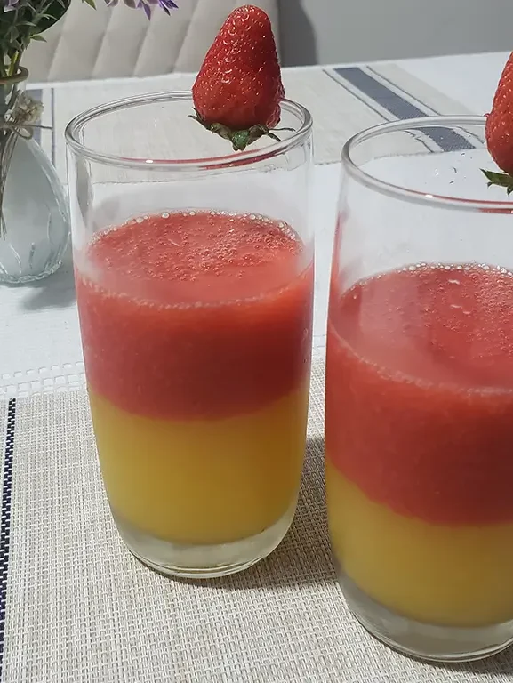 suco de laranja e morango