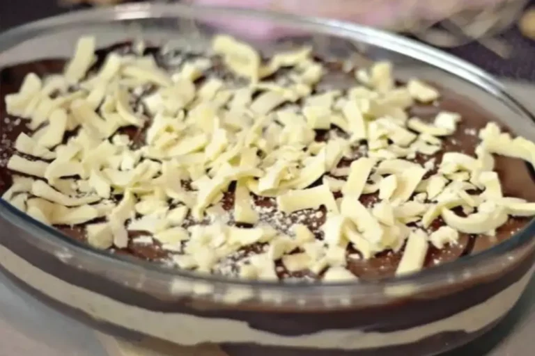 Ovo de Páscoa na travessa